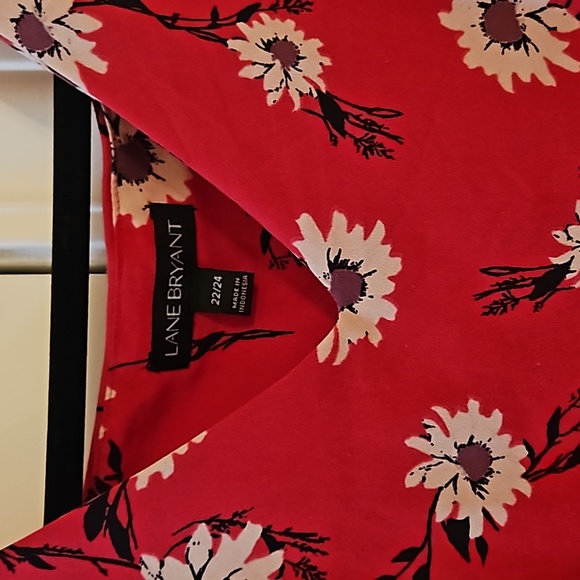 Lane Bryant Women's top Size 22/24  FUSHCIA with FLORAL PRINT - Picture 2 of 8